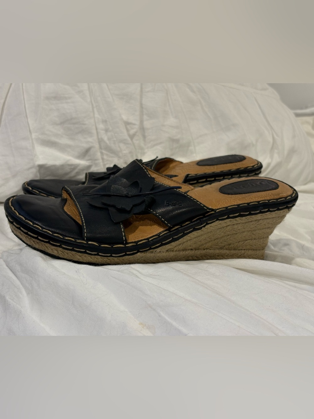 b.o.c. Black Leather Floral Espadrille Wedge Sandals Women’s 10